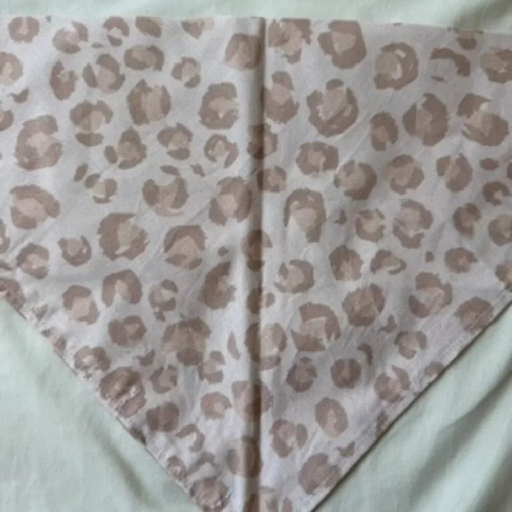 NWT, Canoodle Leopard Pattern Dog Bandana, Pink, Size L